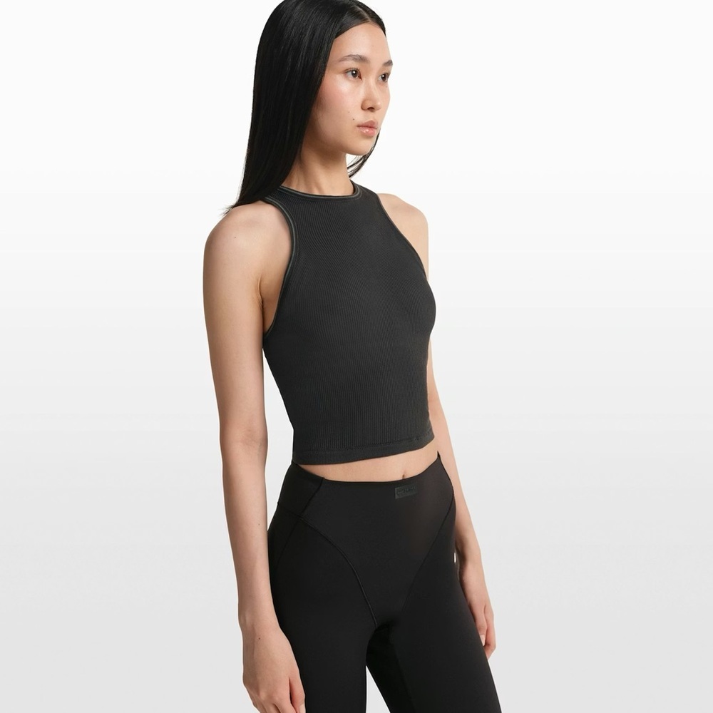 Nike Skims Ribbed Seamless Racer Front Tank in Obsidian Black - Picture 4 of 8